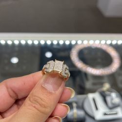 10k Gold Diamond Ring Ladys ..💎💎💎💍💍💍💍