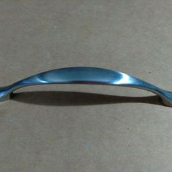 Top Knobs M526 Hartford 3-3/4" Center to Center Arch Cabinet Pull, Nickel Satin. Condition is "New". Shipped with USPS First Class.These handles are n