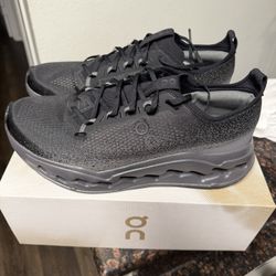 ON Cloud Surfer Max. Size 14 