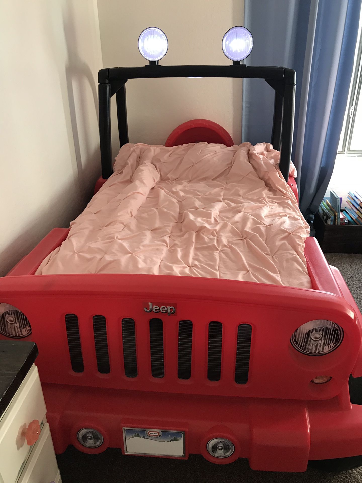 Little tikes Jeep Wrangler toddler to twin bed for Sale in Buckeye, AZ -  OfferUp