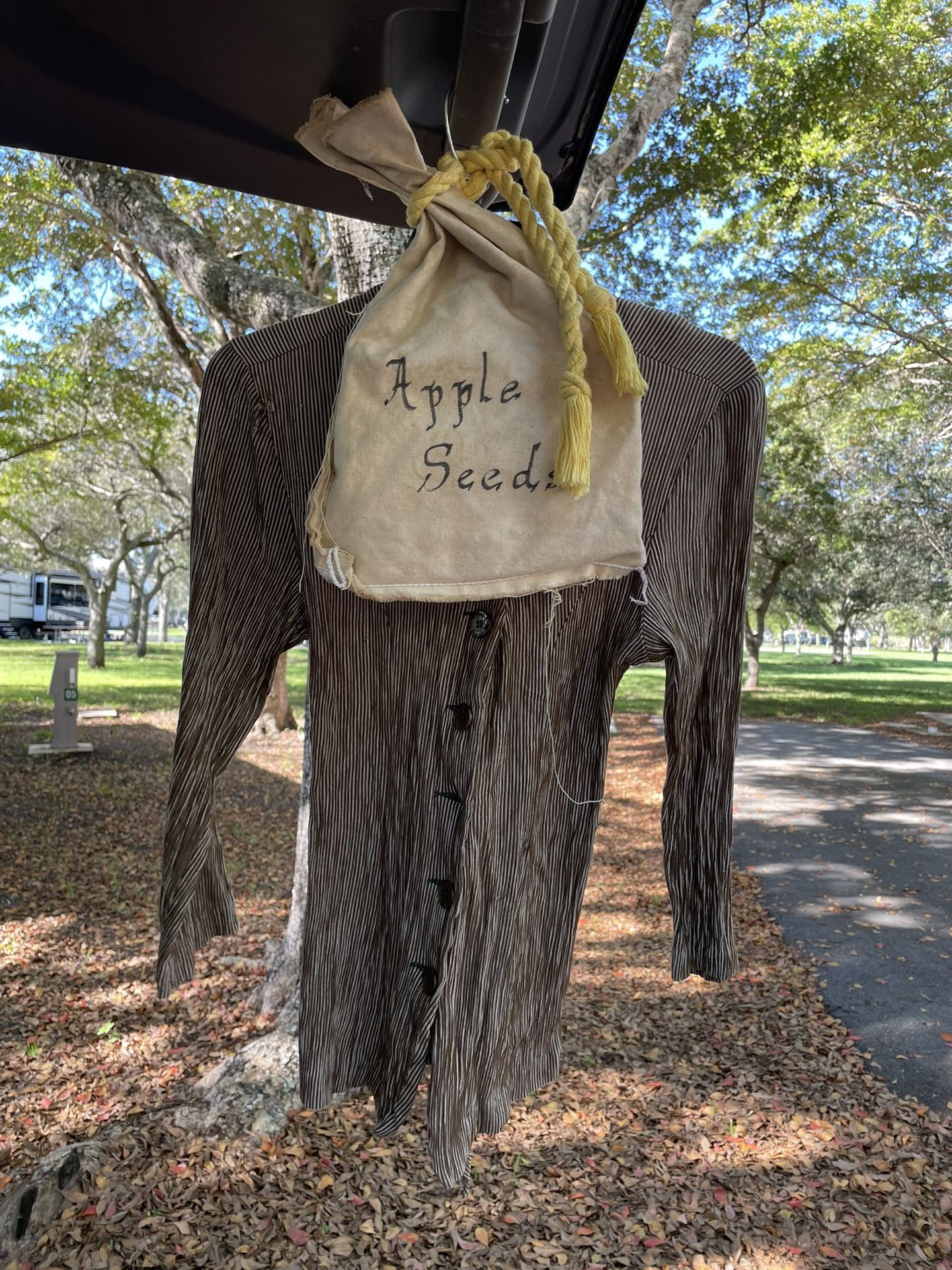 Halloween Costume JOHNNY APPLESEED