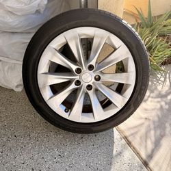 TESLA RIMS AND TIRES | RIVERSIDE pick Up 