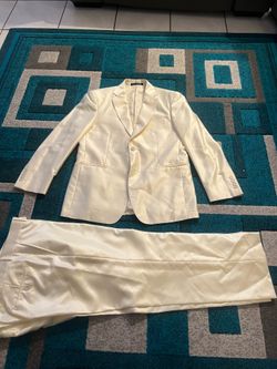 Ferrecci Uomo Designed in Italy Ivory Suit. Pants 32x26 .Jacket 38S Italian size.see pics
