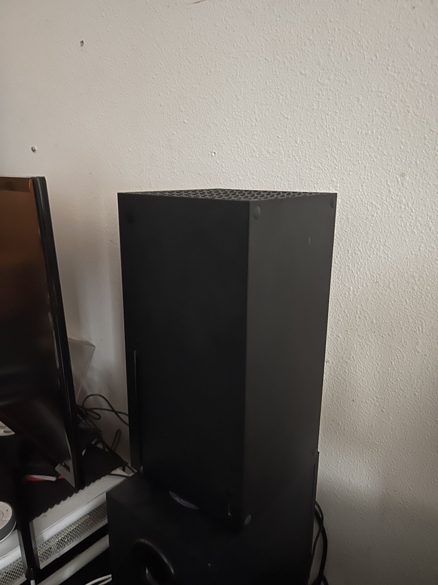 Xbox Series x (2 Remotes) + Bluetooth headset
