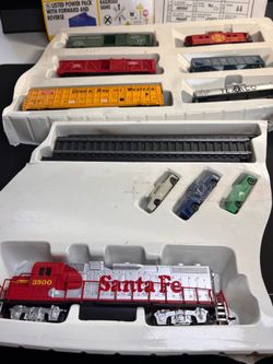 Life-Like Freight Runner HO Scale Train Set Santa Fe 3560 Power-Loc Tested
