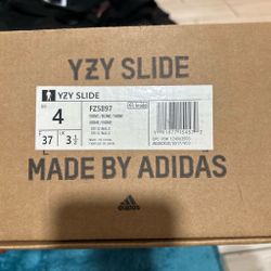 Yeezy Slide black slides, Size US 4