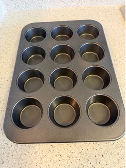 Wilton 12-Cup Muffin & Cupcake Pan