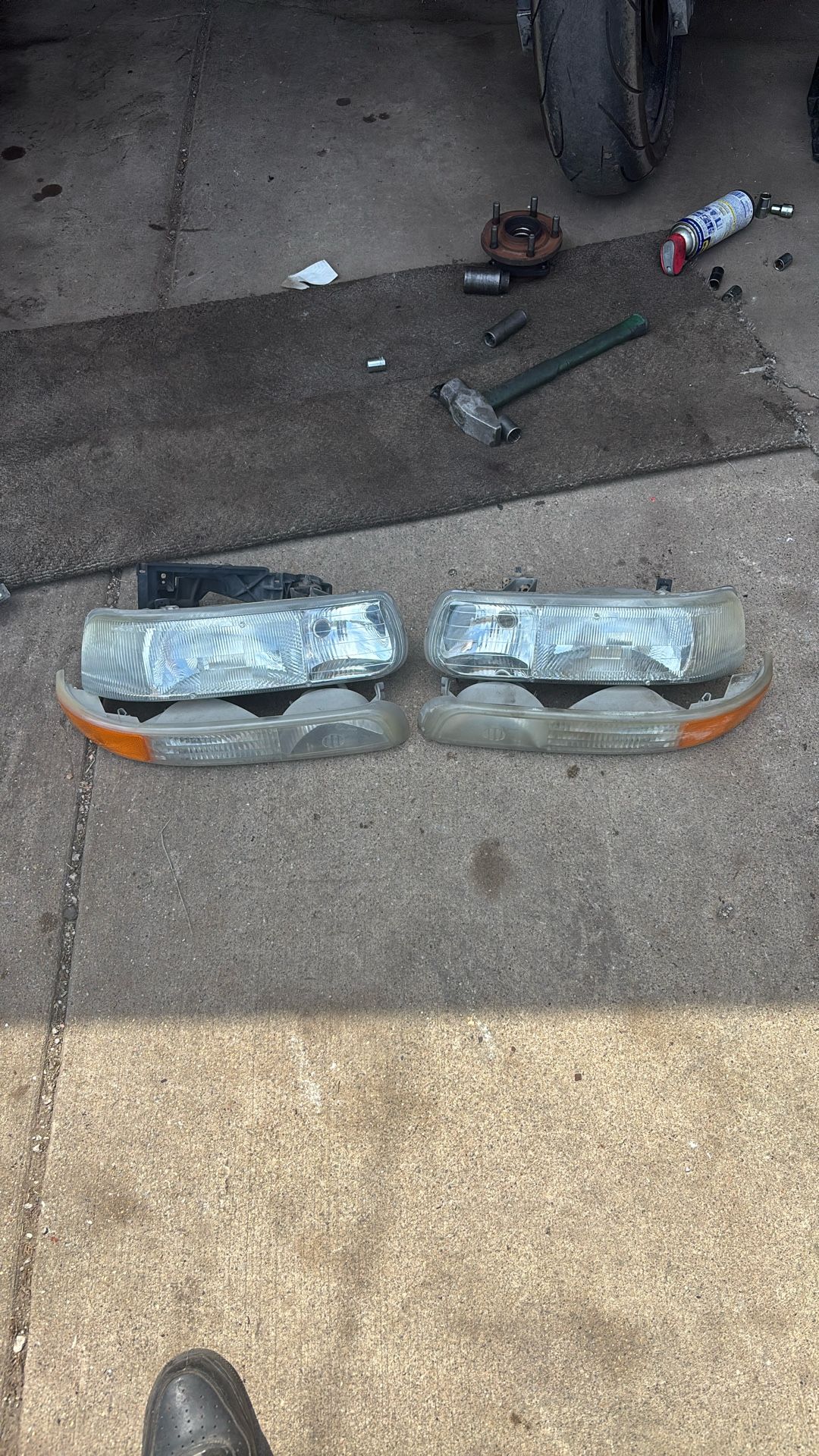 03 Tahoe OEM Headlights