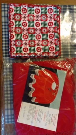 52 x 70 oblong cotton polyester blend tablecloth with 12 napkins