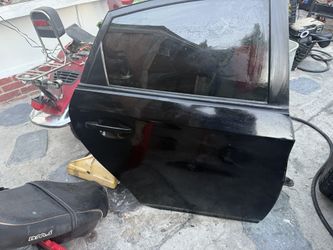 2010 to 2016 Toyota Prius a rear right door complex with the glass and door panel black Cullah super clean
