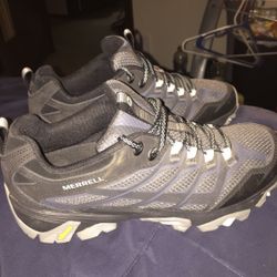 Merrell Women’s Hiking And Or Winter Shoes Size 9