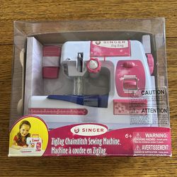 Singer Children’s Sewing Machine. Zigzag Chainstitch Sewing Machine. New. Unopened. 