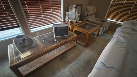 Juegosde mesa y mesitas de madera y cristal