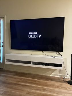 Samsung 82in QLED Q70R TV