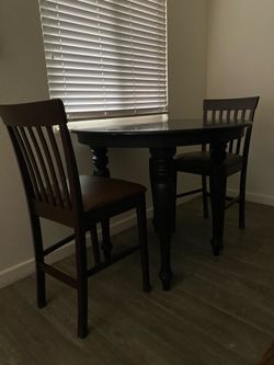 Countertop wood table & 2 chairs