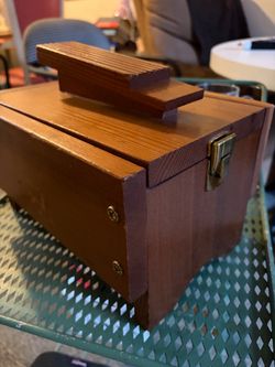 Shoe shine box