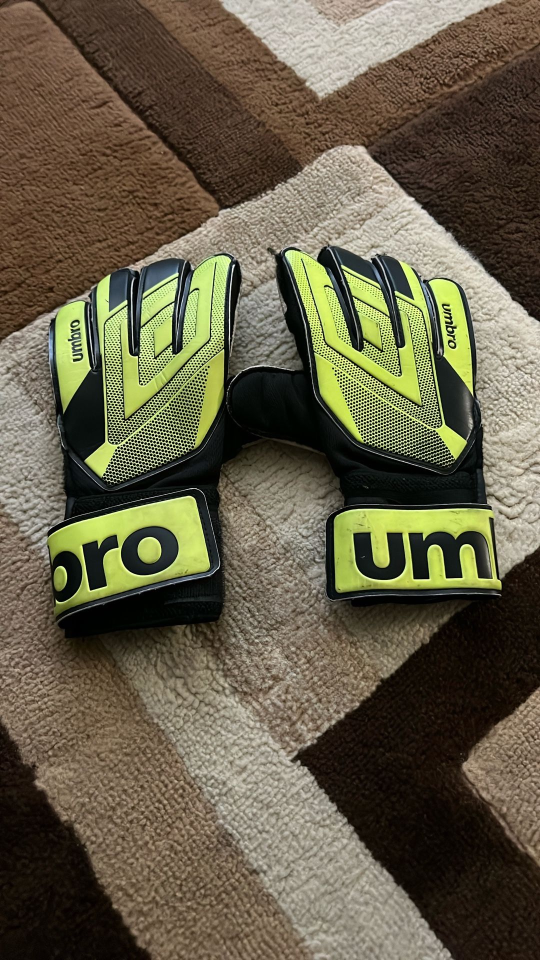 UMBRO GOALIE GLOVES