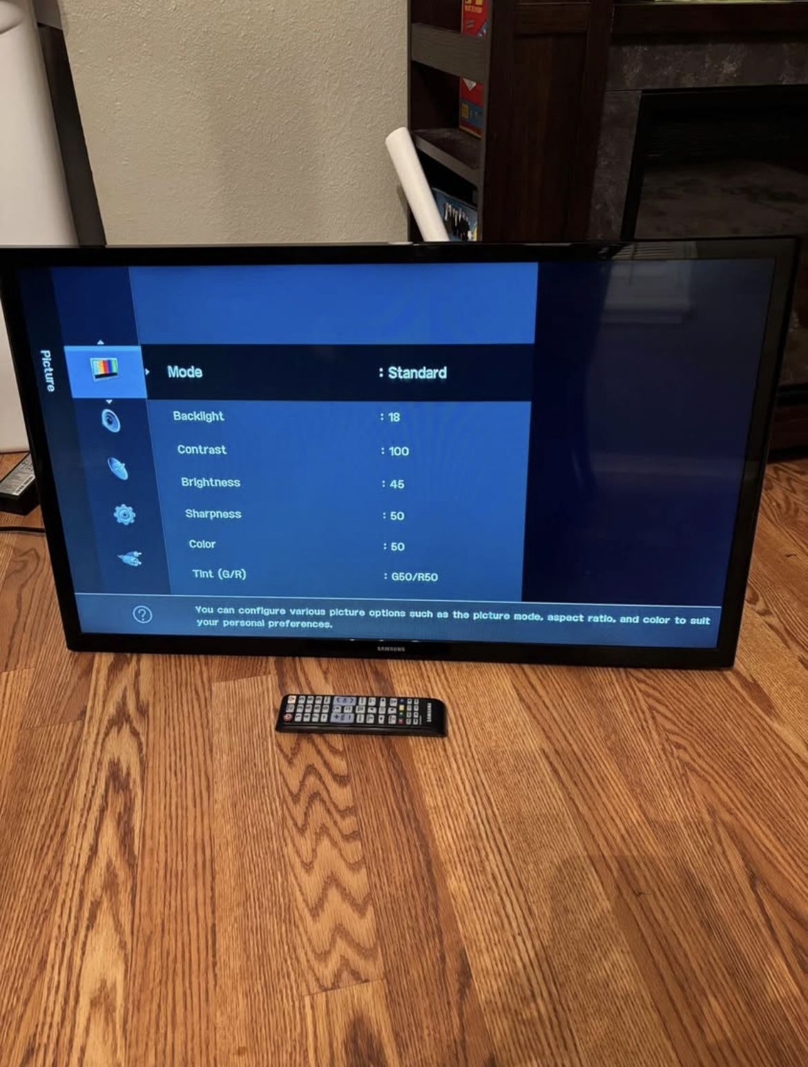 Samsung 32 inch TV with Swivel Mount