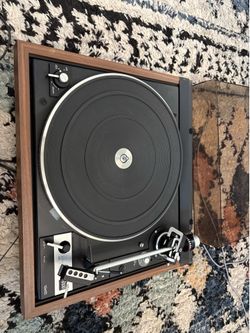 Vinyl player