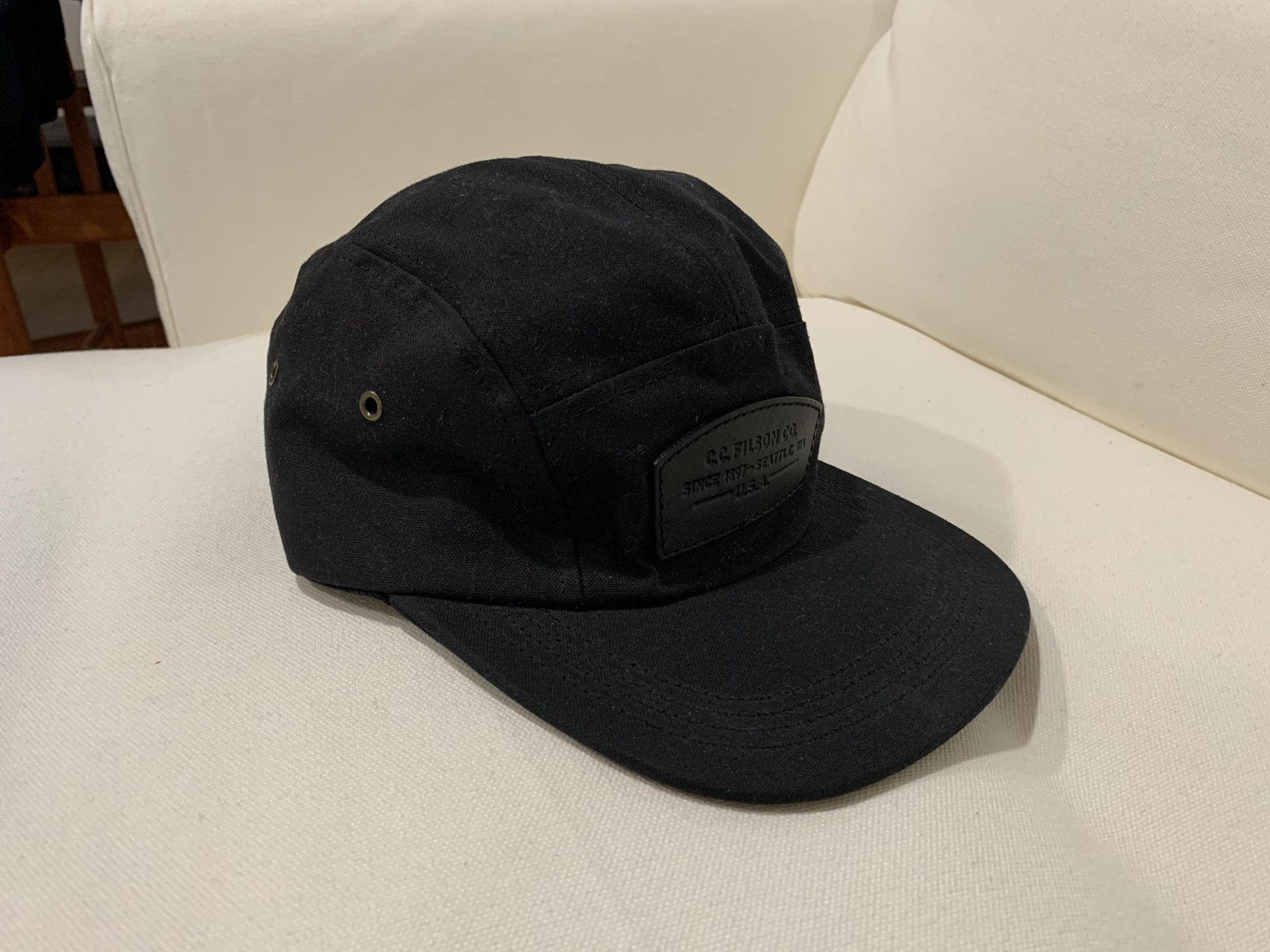 Filson 5 Panel BlackHat With Leather Front Logo Patch