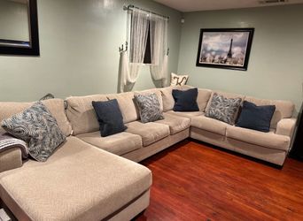 Left Facing Chaise U Shape Sectional (must pickup by tomorrow)