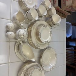 Prairie Gold Pattern 14 Place Setting Dish Set