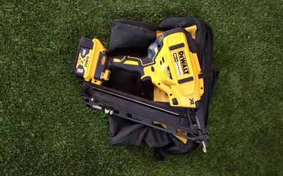 DeWalt 20V XR Brushless 15ga Nailer with Battery Kit