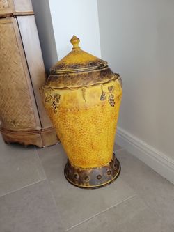 Metal pot