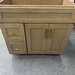 36-inch vanity in oak color with two drawers. The drawers can be placed on the left or right. Solid wood bathroom https://offerup.com/redirect/?o=dmFu