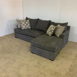 Broyhill Sectional Couch Sofa *Free Delivery*