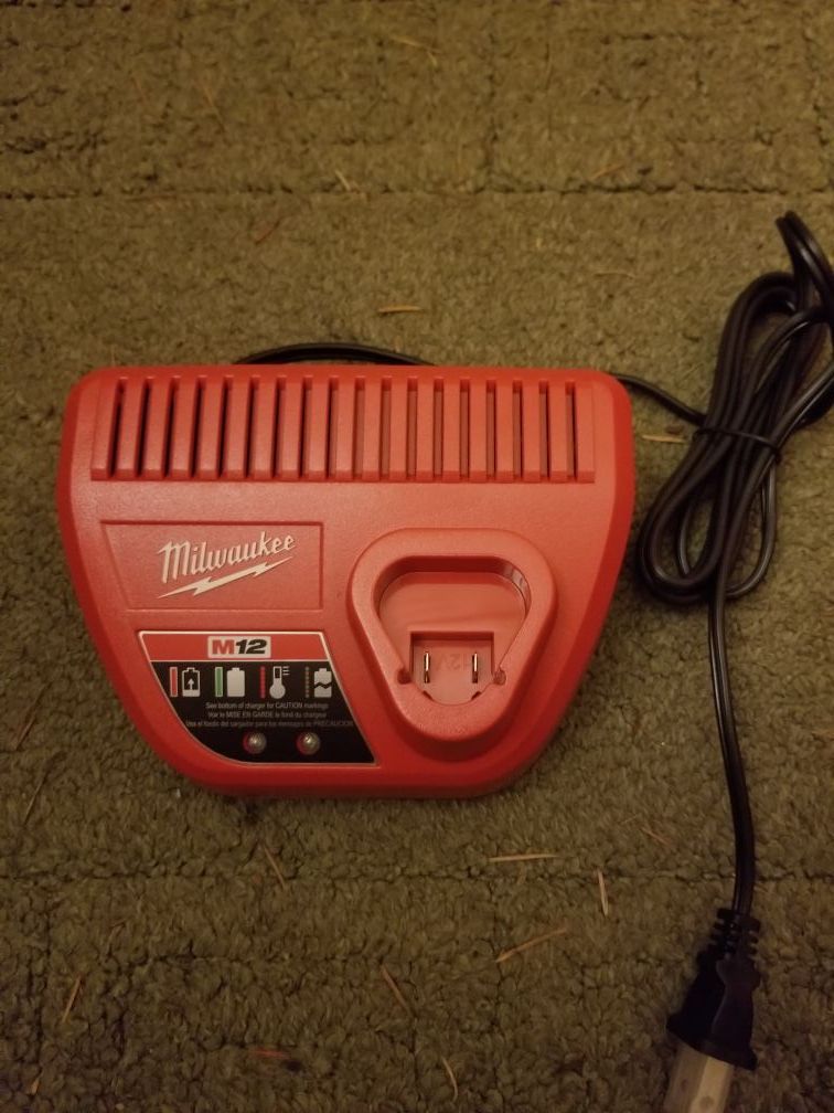 Milwaukee M12 Battery Charger