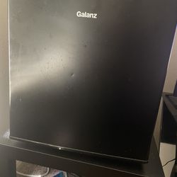 mini fridge 