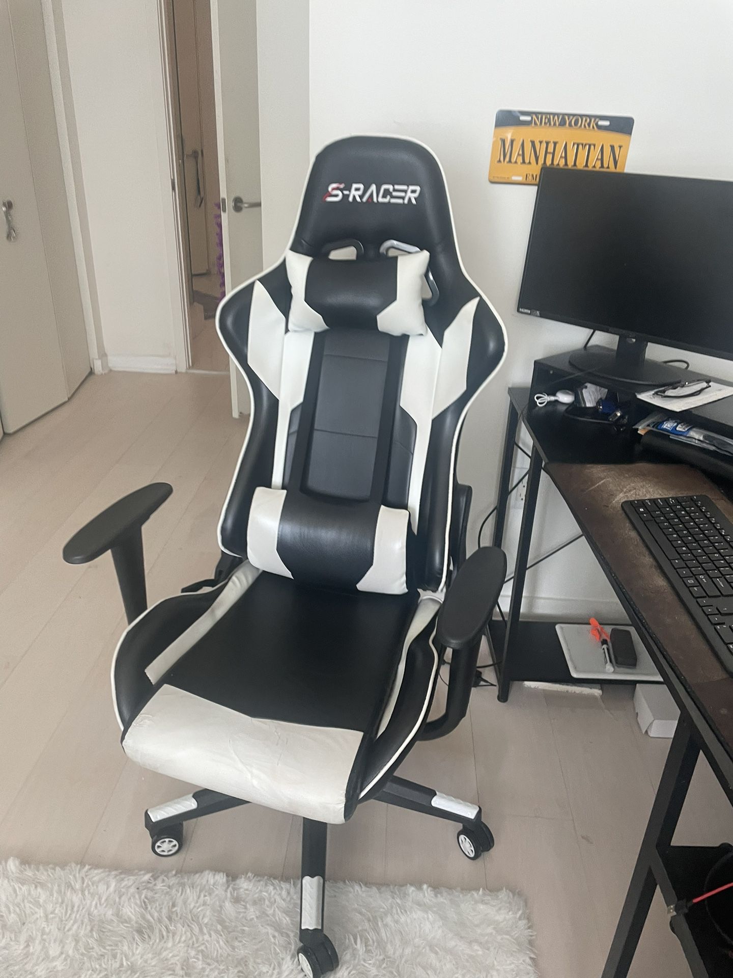 Gaming Chair & Desk