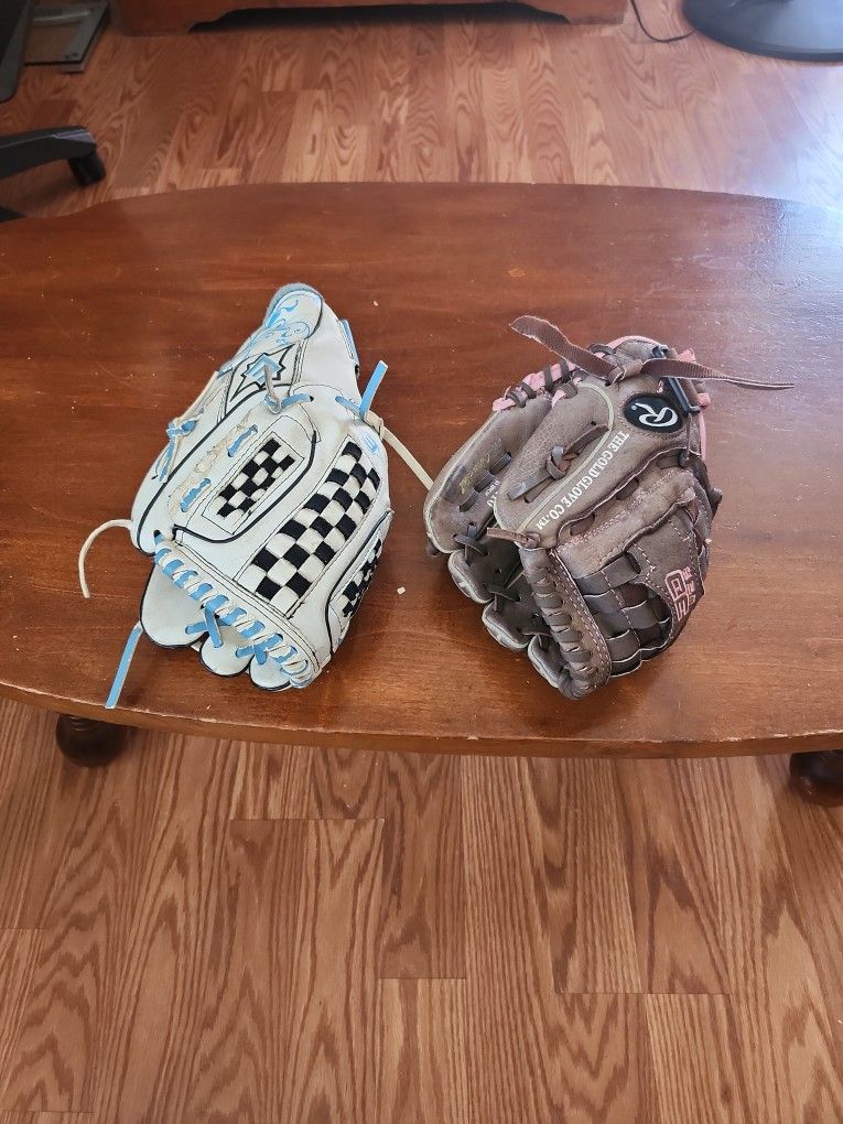       Girls  Easton  11.5  Rawlings 11" Gloves For 