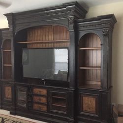 Hooker Grand Entertainment Center
