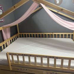 Toddler House bed. full Size