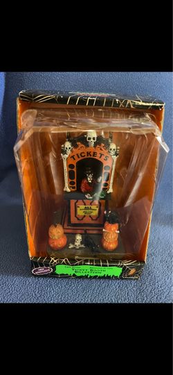 Lemax Spooky Town Carnival Ticket Booth Skulls Black Cat Pumpkins Rare