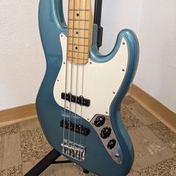 Fender player jazz Bass With Case And Accessories 