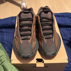 Yezzy 700 Size 7