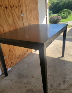 Large expandable solid wood table