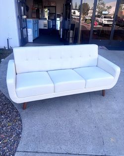 New 29.5"D x 71"W x 32"H Beige Fabric Tufted Sofa