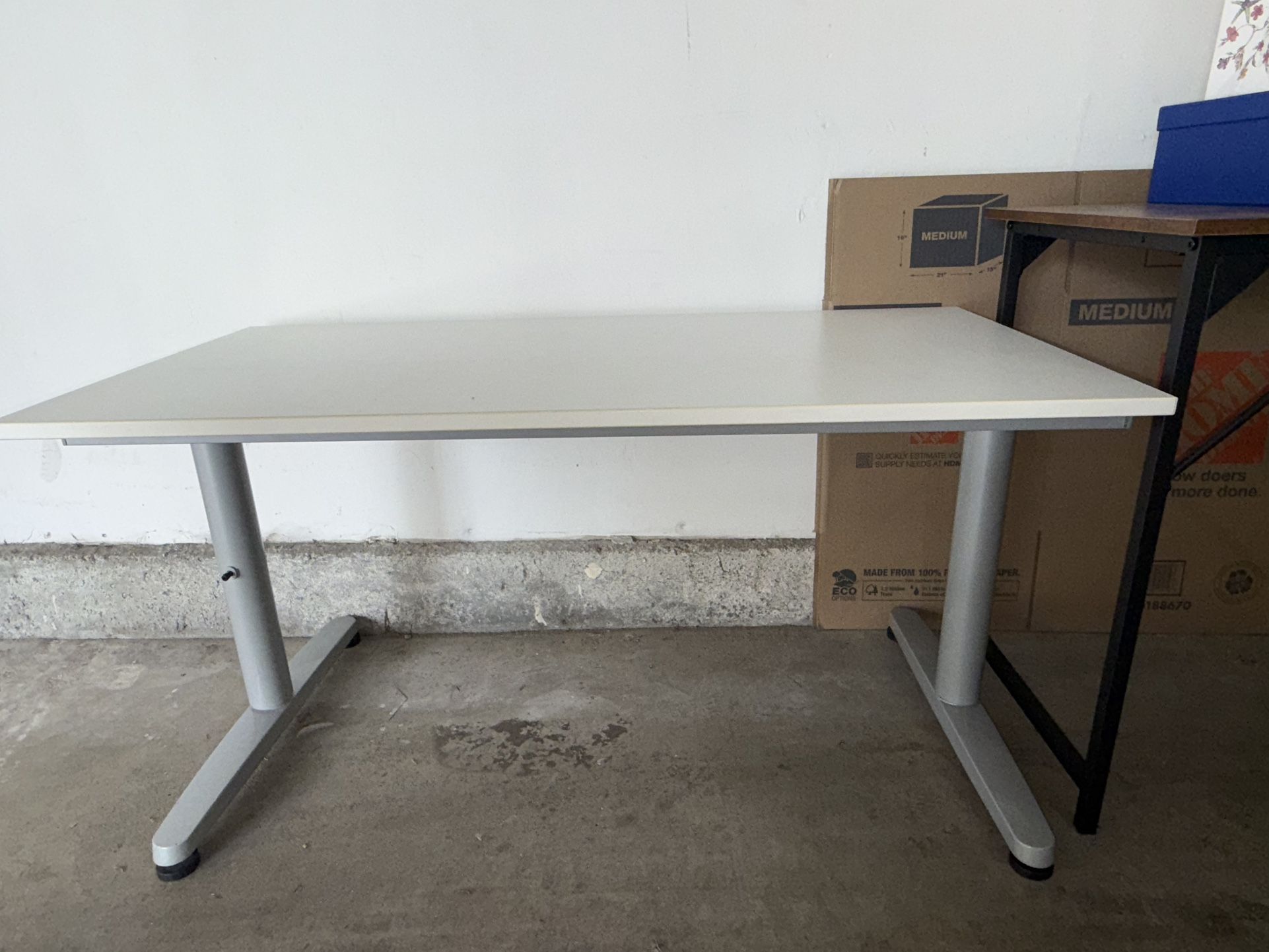 Adjustable height desk