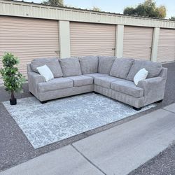 Grey Ashley L Sectional 