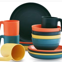 New Plastic Dinnerware Set of 16 Pieces