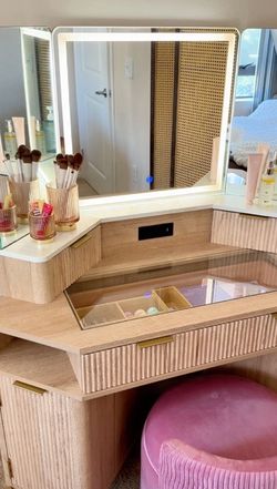 Oak Vanity with light up mirror