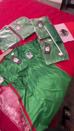 Playeras de México y banderas para carro