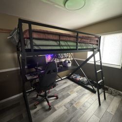 *** Full Size Loft Bed - Desk Combo ***