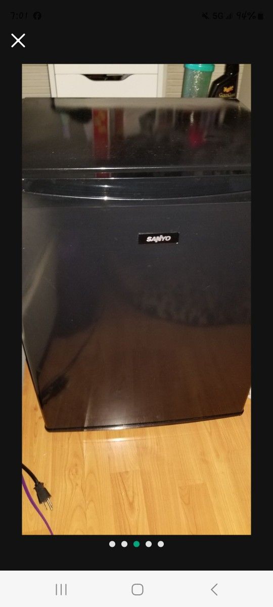 Sanyo Mini Fridge