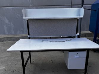 Uline packing workstation