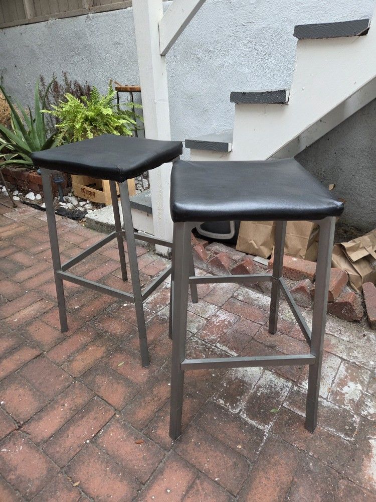 2 Stools